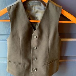 Boys size 8 Calvin Kline vest